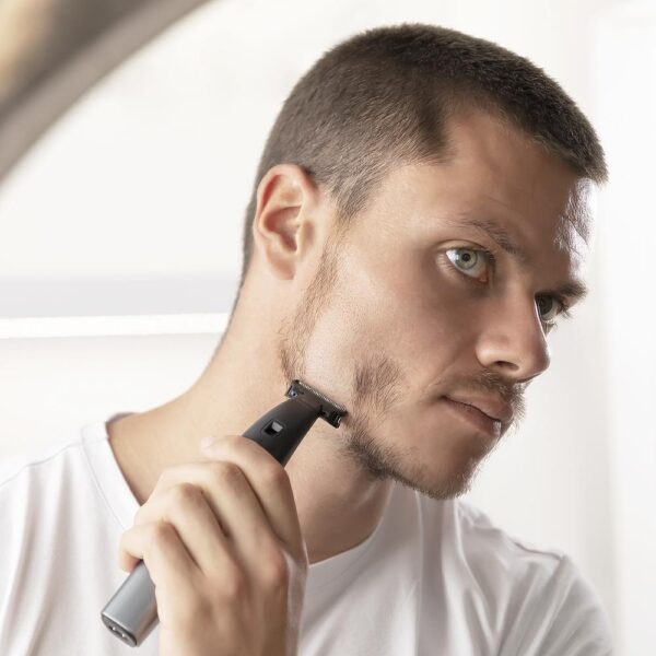 Imagen 7 Trimmer Bamba PrecisionCare Extreme 5-In-1 de Cecotec. Recortadora resistente al agua con batería de litio, carga rápida y 5 accesorios para cara y cuerpo.