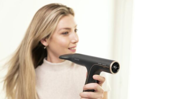 Imagen 3 Secador de pelo iónico Cecotec Bamba Ionicare 6000 RockStar Soft con motor digital de 1200W, función autolimpieza, silencioso y tecnología Extreme Protect.
