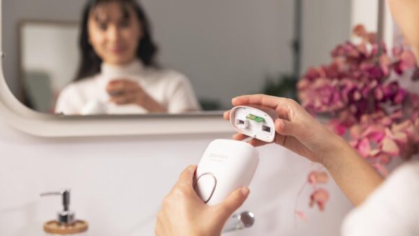 Imagen 6 Depiladora de luz pulsada Bamba SkinCare IPL Quartz con 120.000 disparos y lámpara de cuarzo. Incluye sensor de tono de piel en un diseño muy compacto.