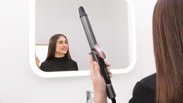 Imagen 4 Plancha de pelo Bamba RitualCare 1000 Titanium 2in1 de Cecotec con placas de titanio, selector táctil y temperatura ajustable de 140 ºC a 220 ºC.