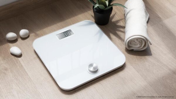 4250-Imagen-3 Imagen 3 Báscula de baño ecológica Cecotec Surface Precision 10000 Healthy White. Tecnología EcoPower sin pilas, superficie de vidrio templado y máxima precisión.