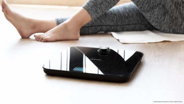 Imagen 4 Báscula de baño ecológica Cecotec Surface Precision EcoPower 10000 Healthy Black. Diseño en vidrio templado, sensores de alta precisión y sin pilas.