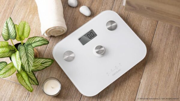 Imagen 4 Báscula de baño EcoPower sin pilas, con superficie de vidrio templado blanco, sensores de alta precisión y pantalla LCD para un control de peso exacto.