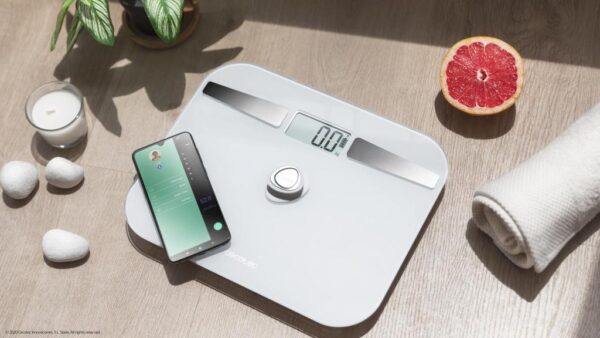 Imagen 7 Báscula de baño Cecotec EcoPower 10200 Smart Healthy White sin pilas. Conexión App, vidrio templado y sensores de alta precisión para un control exacto.