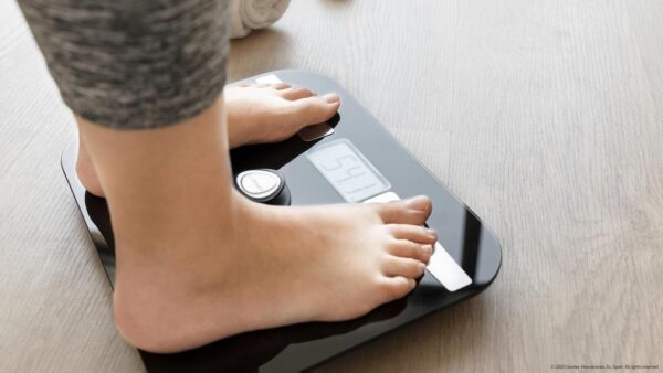 Imagen 6 Báscula de baño Cecotec Surface Precision EcoPower 10200 Smart Healthy Black sin pilas. Vidrio templado, alta precisión y conexión APP para control de peso.