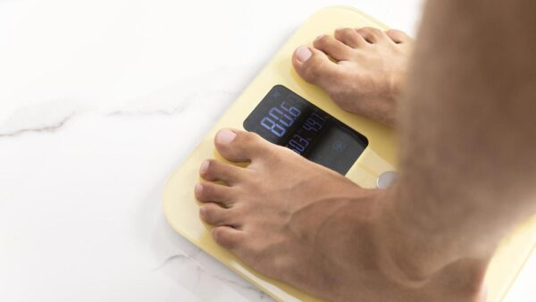 Imagen 6 Báscula de baño inteligente Cecotec Surface Precision 10400 Smart Healthy Vision Yellow. Mide 15 parámetros corporales con bioimpedancia y conexión a App.