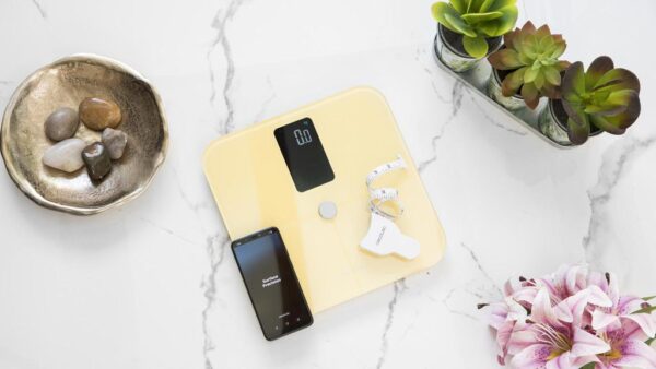 Imagen 7 Báscula de baño inteligente Cecotec Surface Precision 10400 Smart Healthy Vision Yellow. Mide 15 parámetros corporales con bioimpedancia y conexión a App.