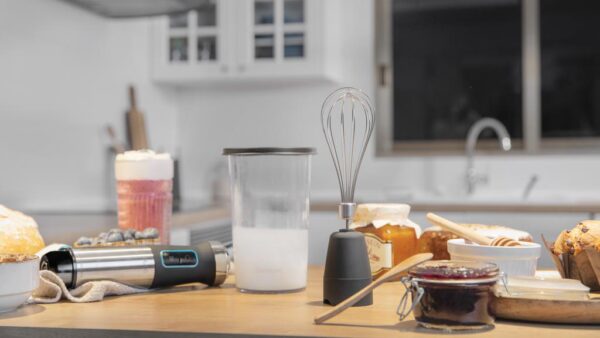 Imagen 7 Batidora de mano Power TitanBlack 1500 XL Cream de 1500 W con cuchillas de titanio, pie extralargo y campana antisalpicaduras para resultados profesionales.