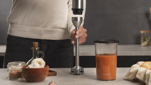 Imagen 4 Batidora de mano Power TitanBlack 1500 XL Cream&Crush con 1500 W, cuchillas de titanio y pie XL. Perfecta para triturar hielo y lograr texturas profesionales.