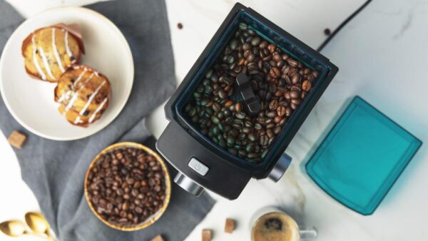 Imagen 6 Molinillo de café SteelMill 2000 Adjust con 150 W, muelas planas y 17 niveles de molienda. Depósito de 250 g y cuerpo de acero inoxidable de alta calidad.