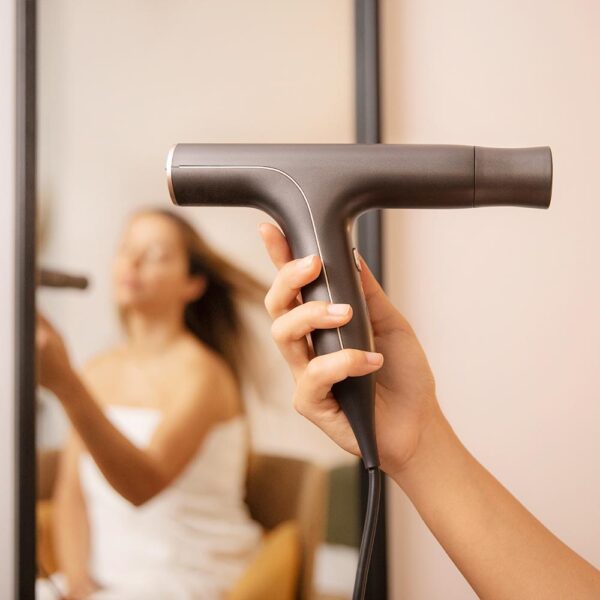 Imagen 6 Secador de pelo iónico Cecotec con motor digital Brushless, tecnología de iones reales y función autolimpieza. Potencia y cuidado para un acabado profesional.