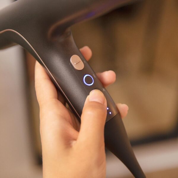 Imagen 7 Secador de pelo iónico Cecotec con motor digital Brushless, tecnología de iones reales y función autolimpieza. Potencia y cuidado para un acabado profesional.