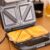 Imagen 7 Sandwichera 4 en 1 Cecotec de 1000 W con revestimiento RockStone. Incluye placas intercambiables para sándwiches, gofres y grill. Acabados en acero inoxidable.