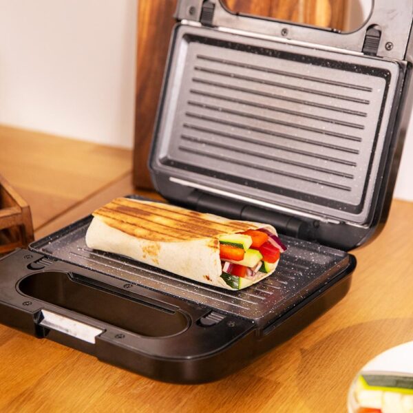 Imagen 8 Sandwichera 4 en 1 Cecotec de 1000 W con revestimiento RockStone. Incluye placas intercambiables para sándwiches, gofres y grill. Acabados en acero inoxidable.