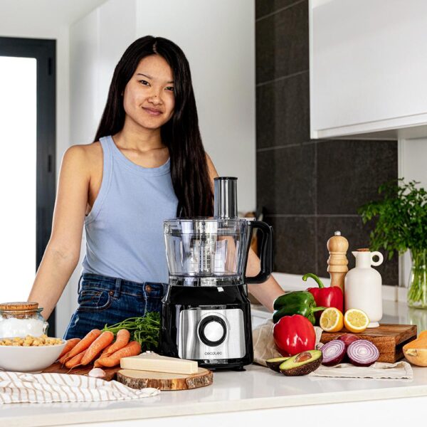 Imagen 4 Procesador de alimentos Cecotec de 1000 W con bowl de 2 L y jarra de 1,8 L. Incluye discos de corte, cuchillas para picar y amasar, exprimidor y accesorios.