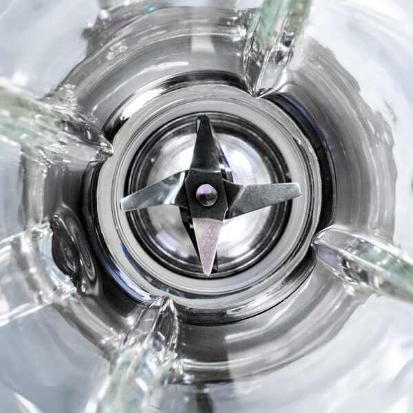 Imagen 5 Batidora de vaso Cecotec de 2000 W con 6 cuchillas de titanio negro, función pica hielo y vaso sport. Potencia máxima y versatilidad para batidos y smoothies.