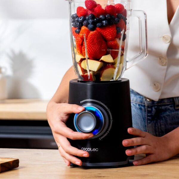 Imagen 6 Batidora de vaso Cecotec de 2000 W con 6 cuchillas de titanio negro, función pica hielo y vaso sport. Potencia máxima y versatilidad para batidos y smoothies.