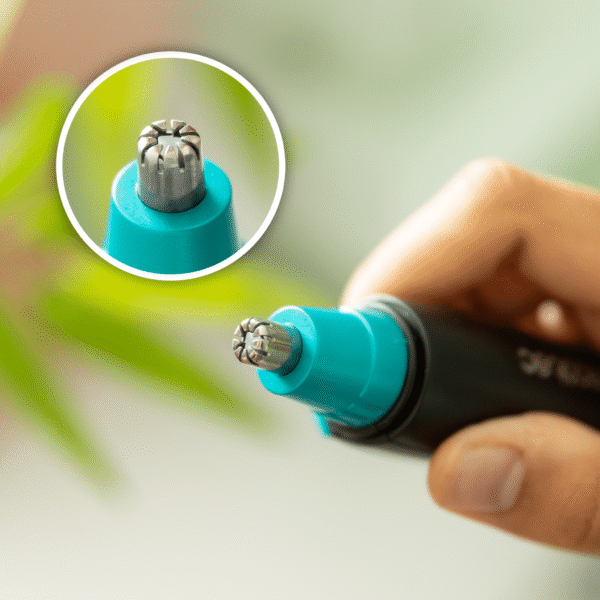 Imagen 5 Cortapelos de nariz y orejas Bamba PrecisionCare NoseTrim con cuchillas de acero inoxidable y diseño ergonómico para un corte preciso, seguro y sin tirones.