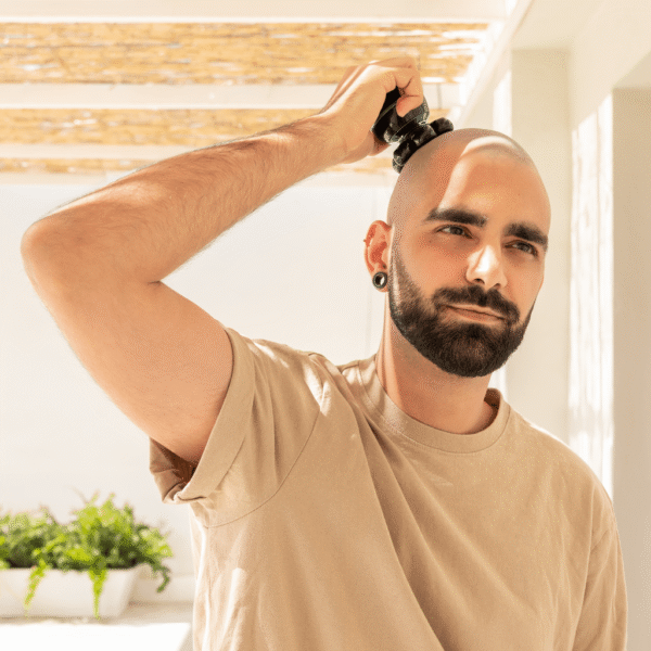 Imagen 8 Afeitadora de cabeza Cecotec Bamba PrecisionCare Skull Shaver con 7 cuchillas flotantes, pantalla digital y base de carga para un afeitado apurado.