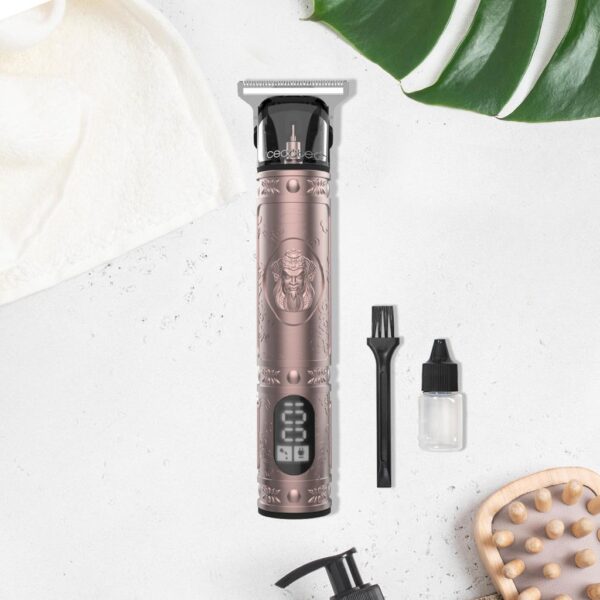 Imagen 8 Cecotec PrecisionCare Warrior: perfiladora de pelo profesional con motor silencioso, cuchillas de alta precisión y pantalla LCD para un control total del corte.