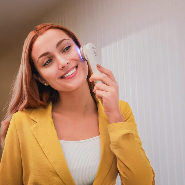 Imagen 4 Masajeador facial Bamba FaceCare LightSonic con fototerapia LED, función calor, vibración y microcorrientes EMS para un tratamiento de rejuvenecimiento completo.