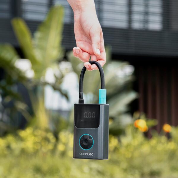 Imagen 4 Inflador eléctrico portátil Cecotec Air Max con batería de 4000 mAh y 7.4V. Ideal para neumáticos de coche, moto, bicis y balones con máxima precisión y rapidez.