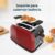 4815-Imagen-8 Imagen 8 Tostador vertical rojo de acero inoxidable con 850 W y doble ranura corta. Incluye soporte para panecillos, bandeja recogemigas y función de extraelevación.