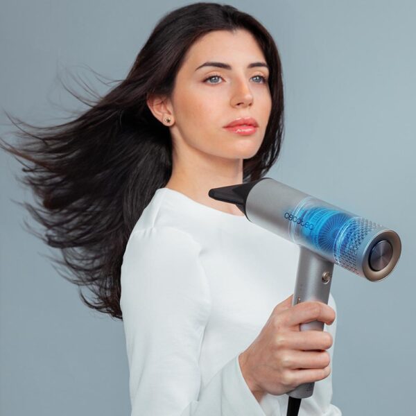 Imagen 8 Secador de pelo digital Cecotec de 2000 W con motor brushless de 105.000 rpm, cuerpo de aluminio, tecnología de iones y control inteligente de calor.