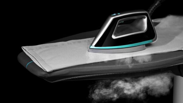 Imagen 6 Centro de planchado inteligente de 2200 W con 5 bares de presión, 5 programas para tejidos y funciones de succión e inflado para un acabado profesional.