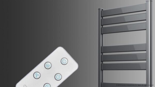 Imagen 5 Radiador toallero eléctrico Cecotec Ready Warm 9780 Ceramic Towel de 2000 W. Incluye calefactor cerámico, pantalla LED, mando a distancia y protección IPX4.