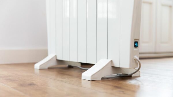 Imagen 5 Emisor térmico de 8 elementos y 1200 W con WiFi. Programable 24/7, diseño ultrafino, pantalla LCD y mando a distancia. Calefacción eficiente de bajo consumo.