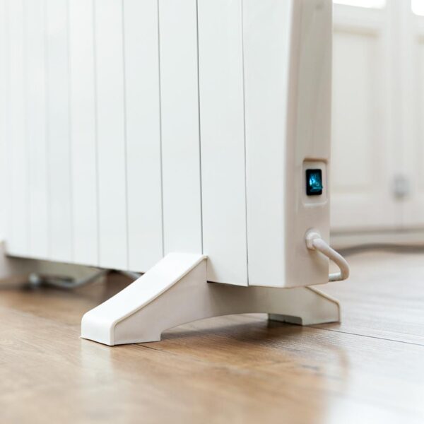 Imagen 7 Emisor térmico de 10 elementos y 1500 W con WiFi. Radiador eléctrico de bajo consumo con pantalla LCD, mando a distancia y temporizador programable 24/7.