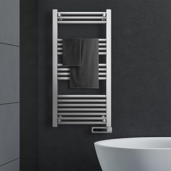 Imagen 4 Radiador toallero eléctrico Cecotec ReadyWarm 9200 Smart Towel White de 750 W. Diseño elegante con pantalla LED, control táctil, temporizador y 3 modos.