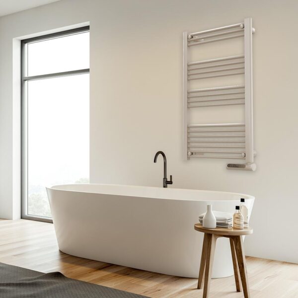 Imagen 7 Radiador toallero eléctrico Cecotec ReadyWarm 9200 Smart Towel White de 750 W. Diseño elegante con pantalla LED, control táctil, temporizador y 3 modos.
