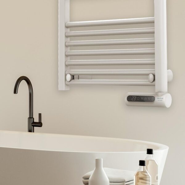 Imagen 8 Radiador toallero eléctrico Cecotec ReadyWarm 9200 Smart Towel White de 750 W. Diseño elegante con pantalla LED, control táctil, temporizador y 3 modos.