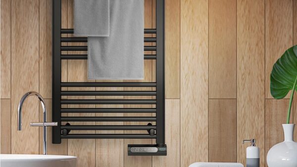 Imagen 5 Radiador toallero eléctrico Cecotec ReadyWarm 9100 Smart Towel Black de 500W y bajo consumo. Incorpora pantalla LED, control táctil y temporizador.