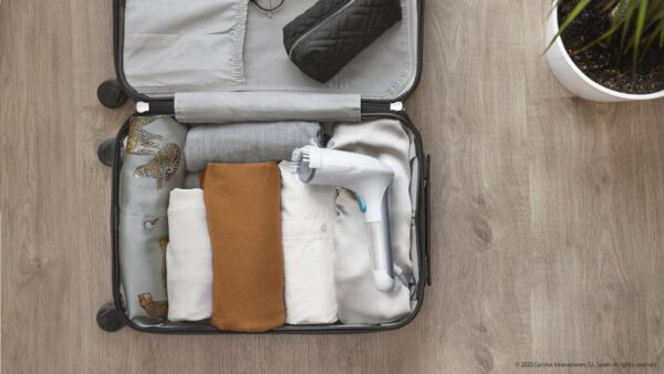 Imagen 5 Plancha de vapor vertical Cecotec SmoothForce 3000 UltraSteam White de 1200 W, vapor continuo de 25 g/min y calentamiento rápido en solo 30 segundos.