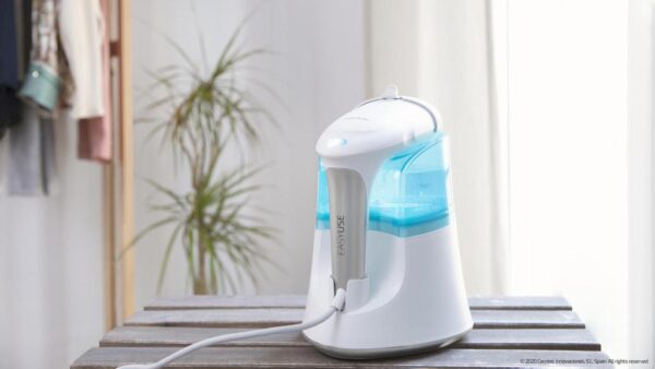 Imagen 8 Plancha de vapor vertical Cecotec SmoothForce 3000 UltraSteam White de 1200 W, vapor continuo de 25 g/min y calentamiento rápido en solo 30 segundos.