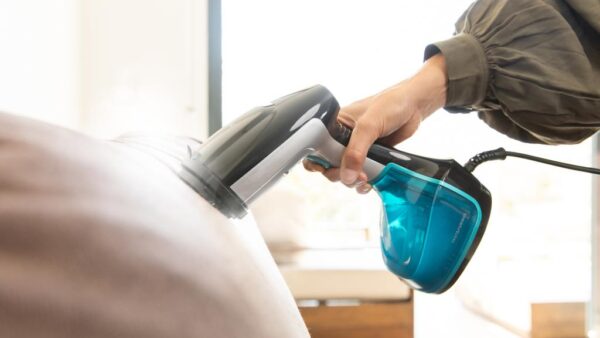 Imagen 7 Plancha vertical Fast&Furious 4020 Force de 1400 W. Vapor continuo de 25 g/min, calentamiento en 30 segundos, panel táctil y sistema de autoapagado.