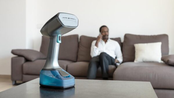 Imagen 4 Plancha vertical Fast&Furious 4040 Absolute de 1700 W y 35 g/min de vapor continuo. Calentamiento en 20 segundos y cable de 2 metros para un planchado rápido.