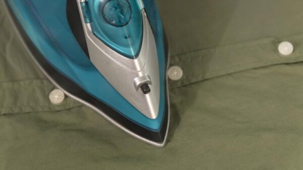 Imagen 4 Plancha de vapor Cecotec Fast&Furious 5010 Vital de 2600 W, suela Turbo Slide de aluminio, vapor de 55 g/min y golpe de 200 g/min para un planchado eficiente.