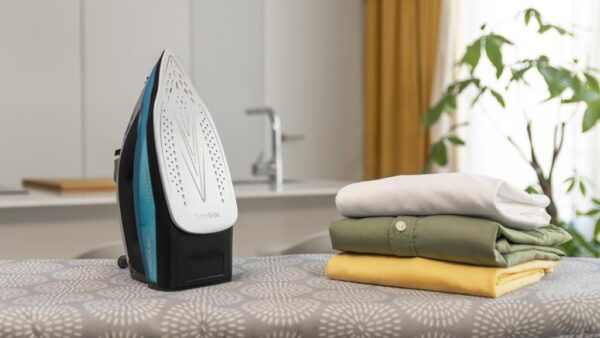 Imagen 7 Plancha de vapor Cecotec Fast&Furious 5010 Vital de 2600 W, suela Turbo Slide de aluminio, vapor de 55 g/min y golpe de 200 g/min para un planchado eficiente.