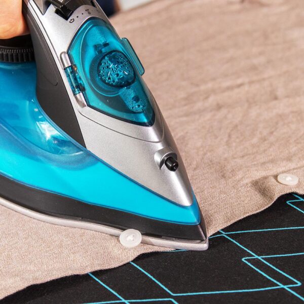 Imagen 7 Plancha de vapor Cecotec Fast&Furious 5020 Force de 2600 W. Suela ultradeslizante, vapor continuo de 60 g/min y golpe de 210 g/min para un planchado eficiente.