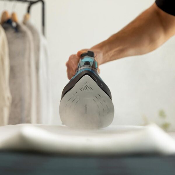 Imagen 3 Plancha de vapor Fast&Furious 5060 Ultra de 3200 W con golpe de vapor de 270 g/min y vapor continuo de 70 g/min. Potencia y precisión para un planchado profesional.