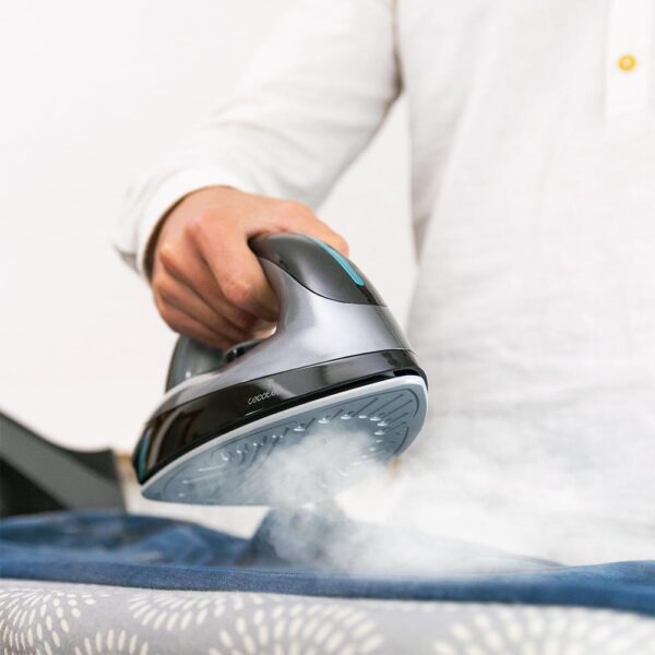 Imagen 7 Centro de planchado Cecotec Fast&Furious 8040 Absolute de 2400 W, 6 bares de presión y golpe de vapor de 480 g/min. Suela Turbo Slide y sistema antical profesional.