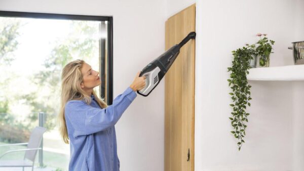 Imagen 6 Aspirador de mano Conga PopStar Micro 18,5 V Animal Hand de 110 W. Tecnología ciclónica para sólidos y líquidos con accesorio especial para pelos de mascota.