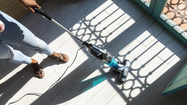 Imagen 3 Aspirador vertical 2 en 1 Cecotec Conga Popstar 1000 DuoStick Easy de 800 W. Tecnología ciclónica, 15 kPa de succión, cable de 6 m y depósito de 800 ml.