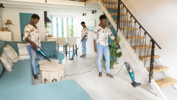 Imagen 5 Aspirador vertical 2 en 1 Cecotec Conga Popstar 1000 DuoStick Easy de 800 W. Tecnología ciclónica, 15 kPa de succión, cable de 6 m y depósito de 800 ml.