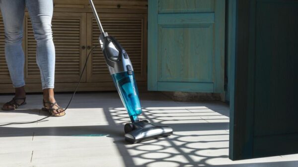 Imagen 6 Aspirador vertical 2 en 1 Cecotec Conga Popstar 1000 DuoStick Easy de 800 W. Tecnología ciclónica, 15 kPa de succión, cable de 6 m y depósito de 800 ml.