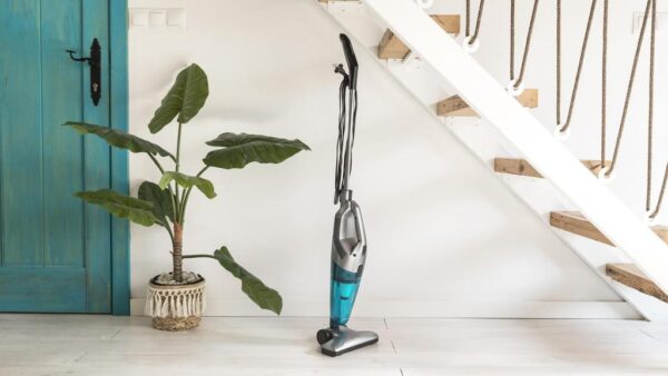 Imagen 7 Aspirador vertical 2 en 1 Cecotec Conga Popstar 1000 DuoStick Easy de 800 W. Tecnología ciclónica, 15 kPa de succión, cable de 6 m y depósito de 800 ml.